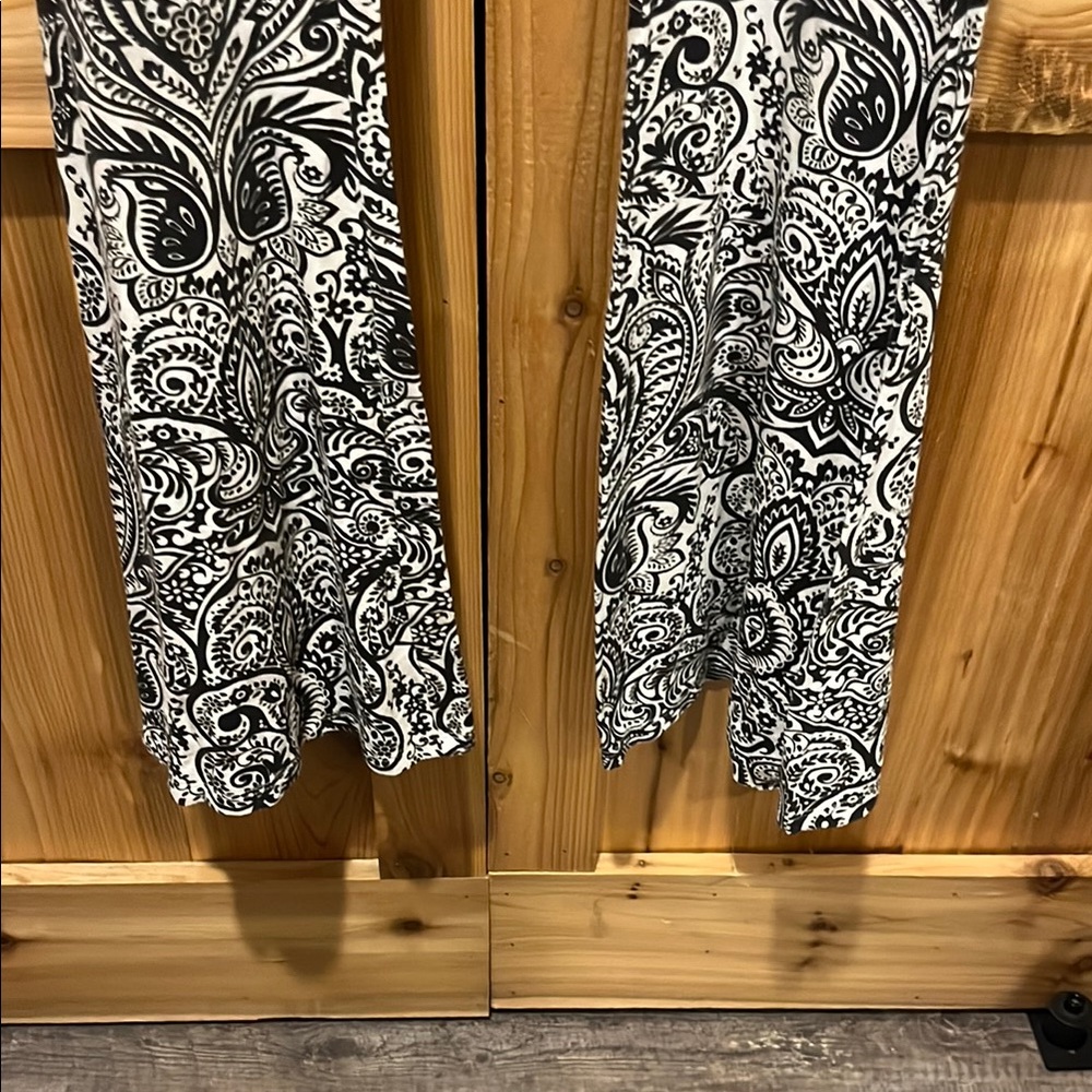 Rip Curl Black and White Paisley Flare Legging Pants - Picture 3 of 11